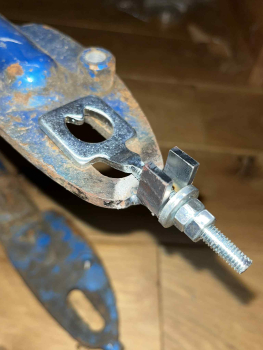 U Eisen zum Anschweissen um Kettenspanner Aufnahme zu verbessern.   Alle Typen 517 Typen 561 Roller usw. 2 Stück