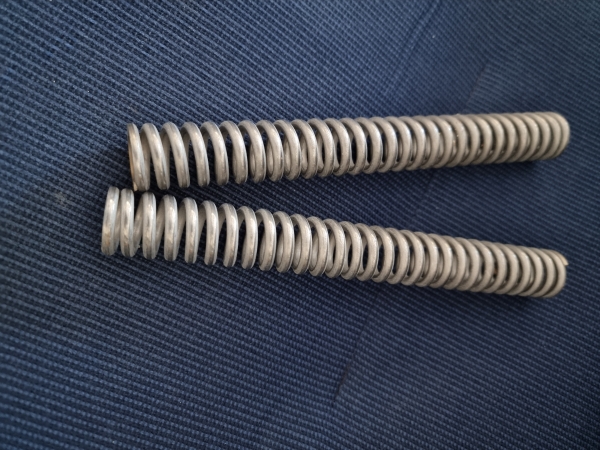 Druckfeder Gabelfeder Feder Vordergabel R50 RS50 Typ561-2er Set EDELSTAHL version verstärkt