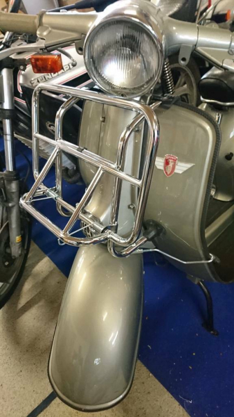 Frontgepäckträger in Chrom fürn R50 RS50