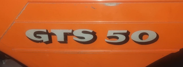 Abziehbild Aufkleber Seitendeckel "GTS 50" Set